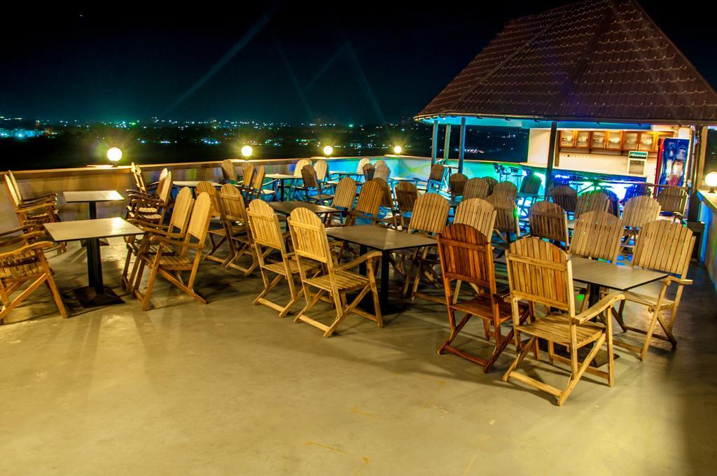 Seascape Hotel Dar es Salaam Buitenkant foto