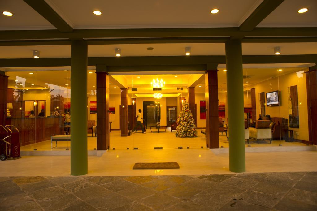 Seascape Hotel Dar es Salaam Buitenkant foto