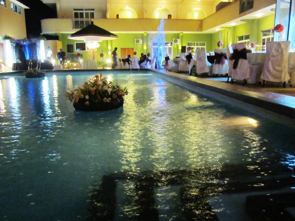 Seascape Hotel Dar es Salaam Buitenkant foto