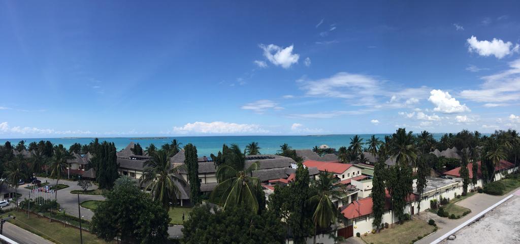 Seascape Hotel Dar es Salaam Buitenkant foto