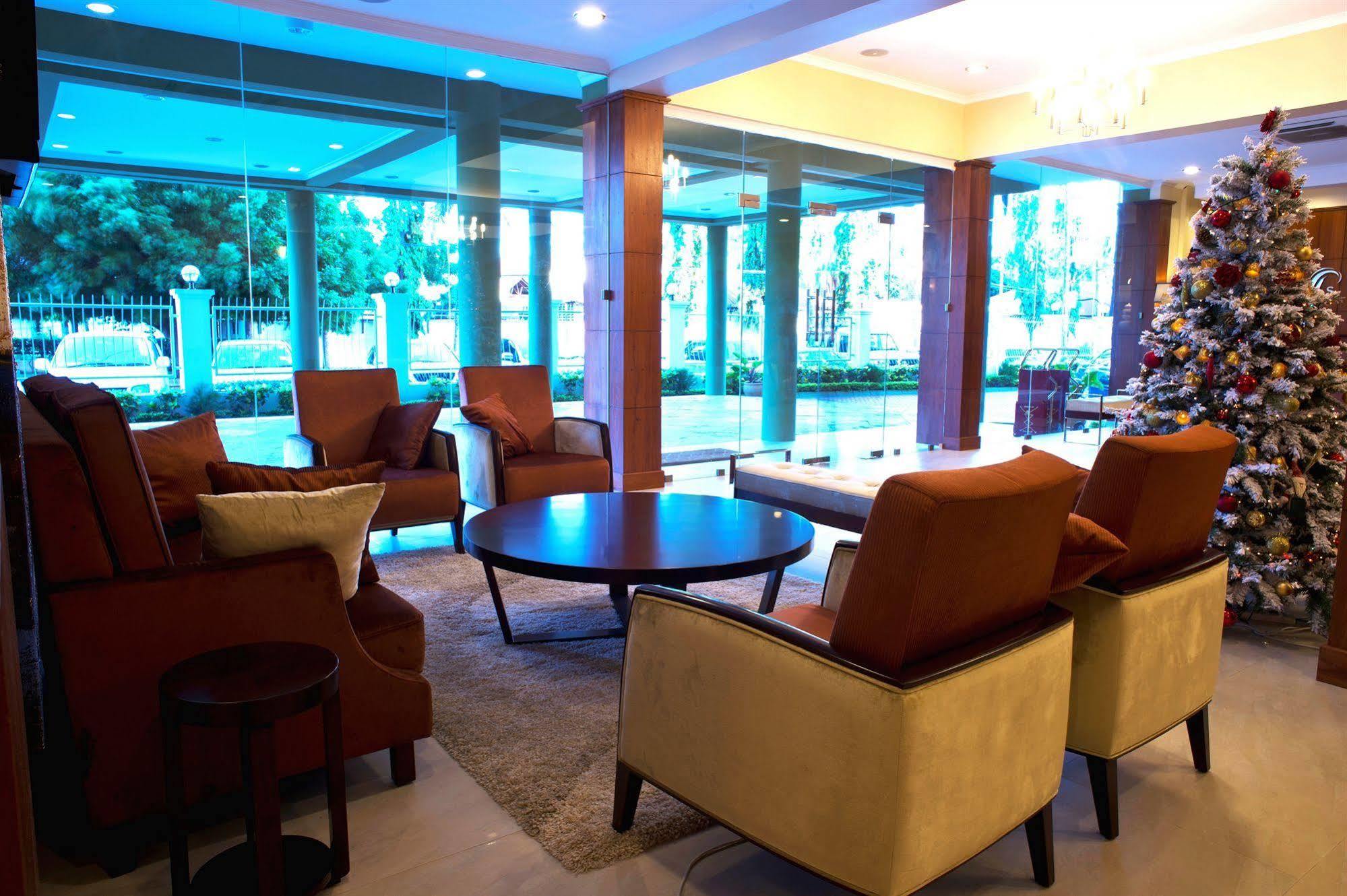 Seascape Hotel Dar es Salaam Buitenkant foto