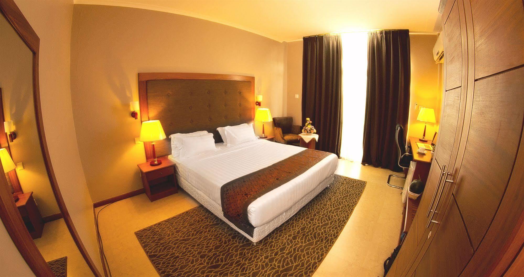 Seascape Hotel Dar es Salaam Buitenkant foto