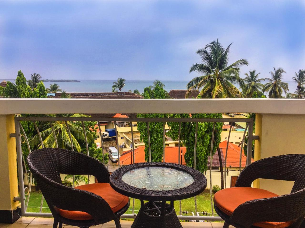 Seascape Hotel Dar es Salaam Buitenkant foto